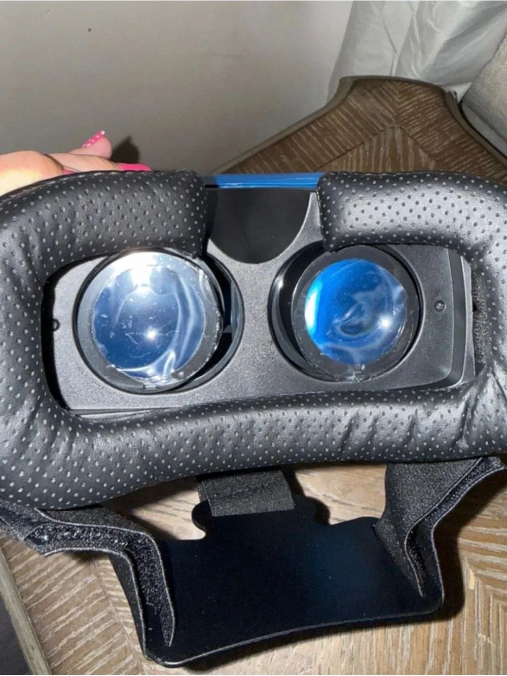 On Running Bright Blue Smartphone VR Headset with Black Strap